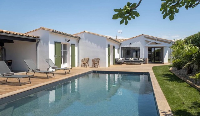 Wabi - Renovated family house with heated pool in a quiet area