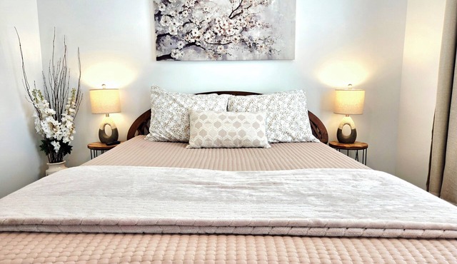 Wabi Sabi - King Bed/2Bed/2ba, Ground level