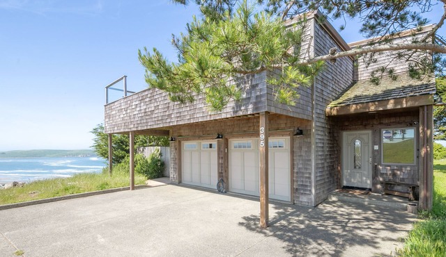 'Wabi Tei' Serenity with Panoramic Ocean View. Hot Tub, BBQ, XBOX, WiFi, Pets OK