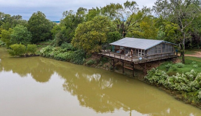 Waco Rustic Boat House, River Fishing, Sunset Views