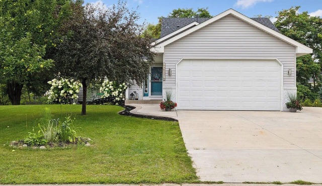 Waconia Home: spacious 2300sq ft 3BR w/game room