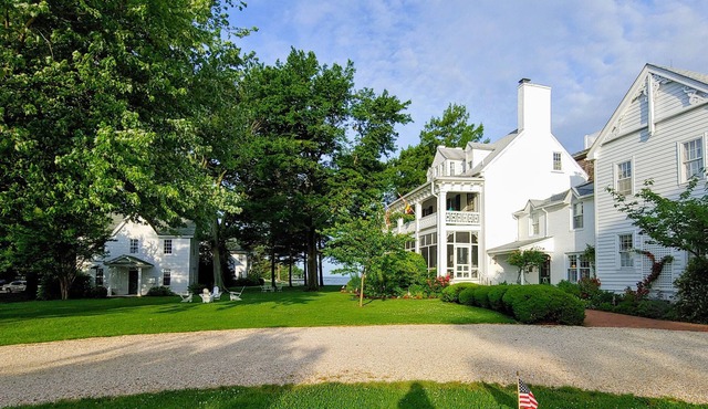 Wades Point Inn
