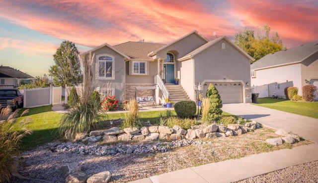 Wagon Wheel by Cloud Dream Homes