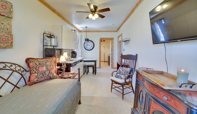 Wagoner Vacation Rental Studio ~ 3 Mi to Marina!