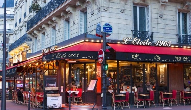 WAGRAM ELEGANCE- EXQUISITE 4-BEDROOM RESIDENCE NEAR CHAMPS-ÉLYSÉES