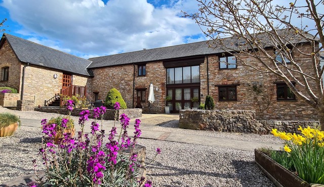 Wagtail Barn, South Devon, pet friendly with shared indoor pool & games room