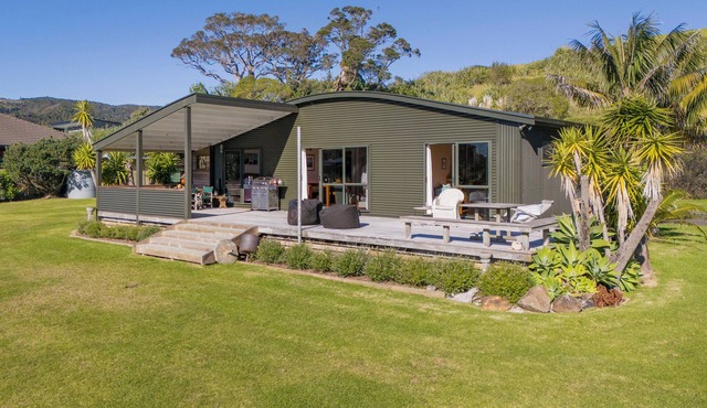 Wai Whare - Kūaotunu Holiday Home