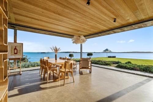 Waiheke Island Coastal Retreat