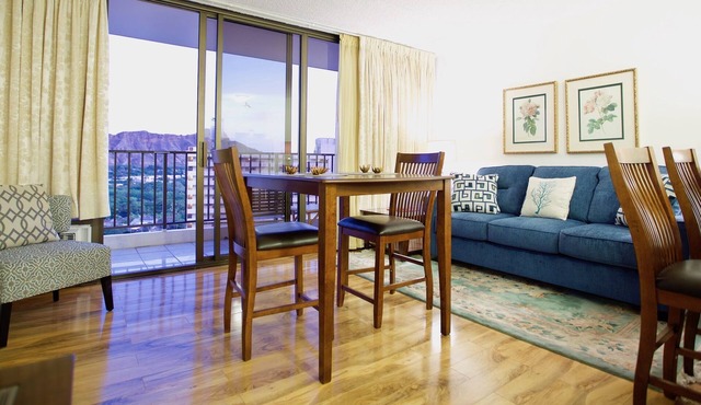 Waikiki Banyan Hi Fl-King& Full- Diamond Head & Ocean-Free Parking - Walk 2 bch.