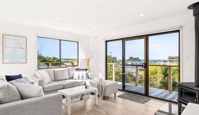 Waikiki Beach House in Smiths Beach the perfect beachside getaway for the family.