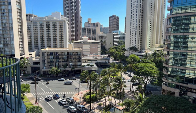 Waikiki Condo high walk score, 2 Bdrms w/doors, pullout sofa