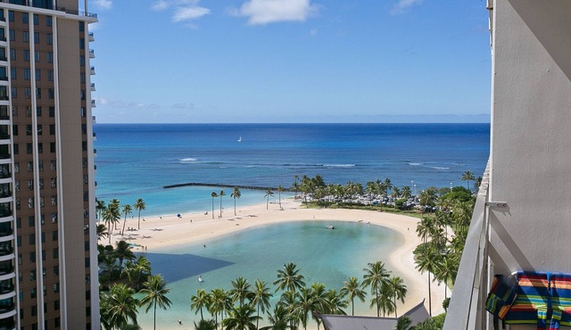 Waikiki Condo - Ocean View - Minutes from the Beach!