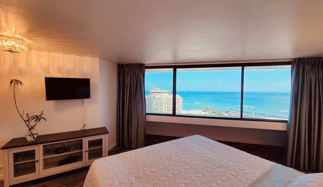 Waikiki high-rise Ocean view with free parking