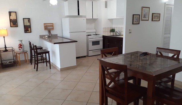 ~Waikiki~ LOWEST RATES IN AREA ~ 1 Bedroom ~ Fully Furn ~ Blocks to Beach ~