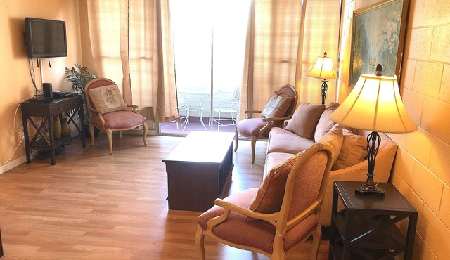 ~Waikiki~ LOWEST RATES IN AREA ~ 1 Bedroom ~ Fully Furn ~ Blocks to Beach ~