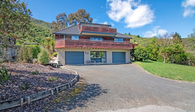 Waimarama Hideaway - Waikawa Holiday Home