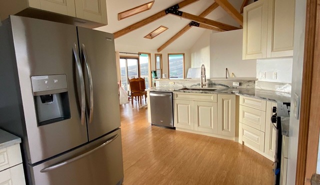 Waimea/Kawaihae dry side with breathtaking ocean view and sunset. n