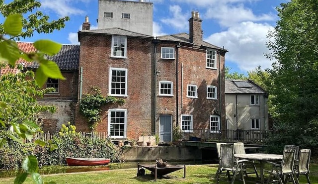 Wainford Mill House is a spacious riverside property