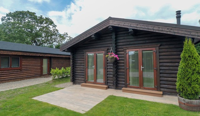 WAINSTONES LODGE 2, country holiday cottage in Stokesley