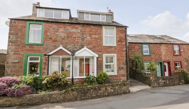 WAINWRIGHT COTTAGE, family friendly, with open fire in Gosforth