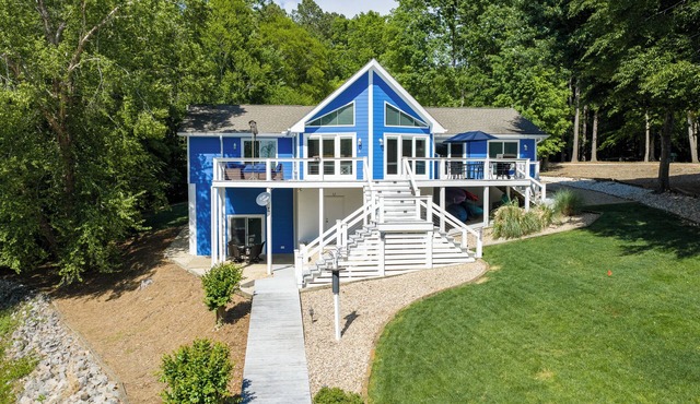 Wake and Lake - Prime Location, Stunning Views!