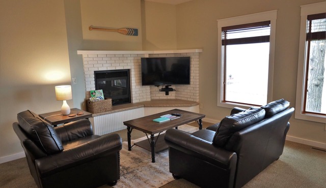 Wake Up at the Lake | Waterfront Condo | Sleeps 8