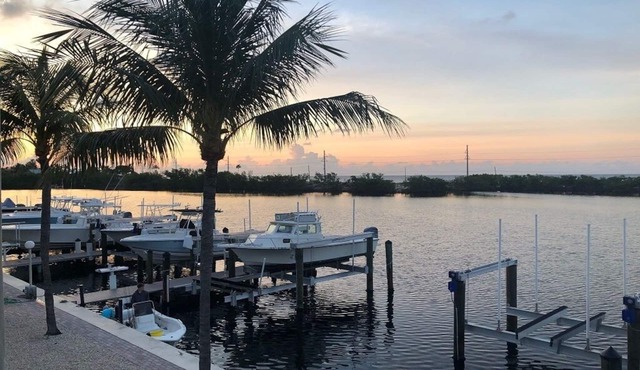 Wake up in Paradise. Islamorada Florida - 6-month minimum without boat lift.