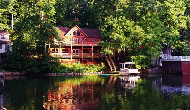 WAKE UP IN THIS BEAUTIFUL CABIN AND THEn 1ST DAYS BREAKFAST IS FREE.