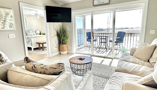 Wake Up on the River! Walk to charming Downtown Darien. w/boat slip