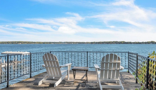 Wake up on West Lake. Classic Cabin Retreat! Family Friendly with your own dock.