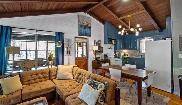 Wake up right at the water’s edge at Emerald Cove—sip coffee from hammock chairs on the screened porch, then paddle beneath a canopy of cypress trees.