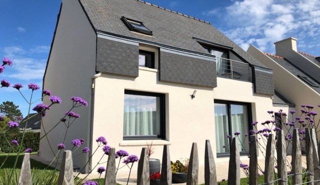 Wake up sea view, in the heart of Porsguen, 3 bedrooms, fireplace, enclosed garden