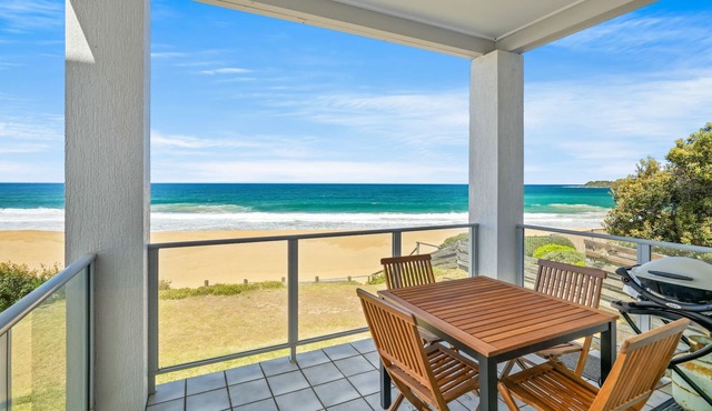 Wake up to Ocean Views in Sunlit Apartment