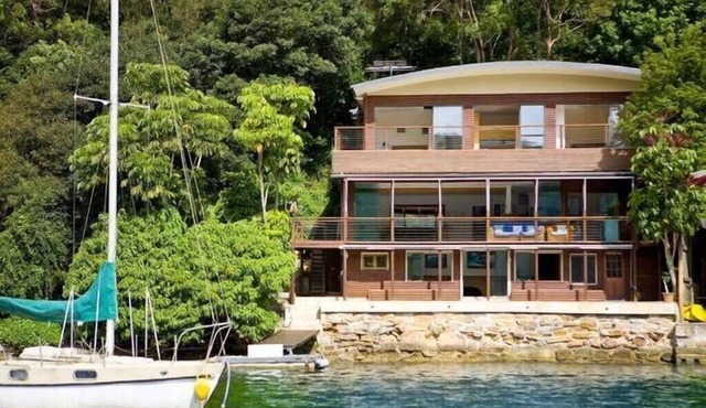 Wake up to pure bliss at our rustic paradise, ON the Hawkesbury River