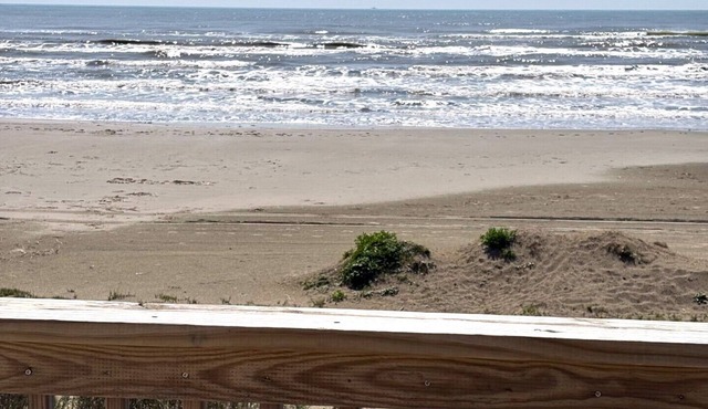 Wake up to Sound of Waves, Ocean's Gem, Beachfront Beauty