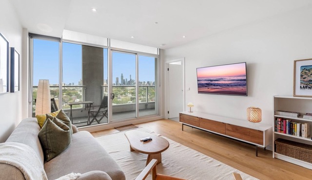 Wake Up to Views, Pool & the South Yarra Lifestyle