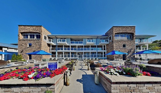 Wake Up to Water Views! Perfect for 10 ppl | C211