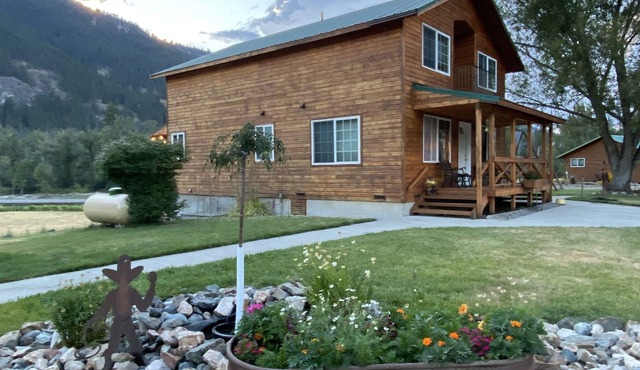 Wake up to Wild Life, River & Mountain View !