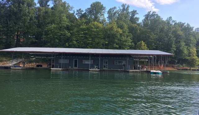Wake up with the lake as your front yard! 3bd/1bth with land access & boat slip