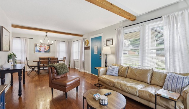 Waldo Craftsman - Walkable to shops & dining + fenced yard/parking!
