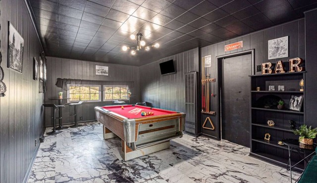Waldo Speakeasy 6 bedroom/7 beds/2.5 baths