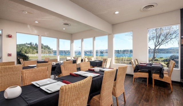 Waldport Bayfront Hotel and Restaurant