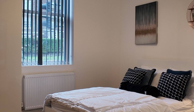 wales road 203 4-bedroom apartment with WiFi in vibrant London