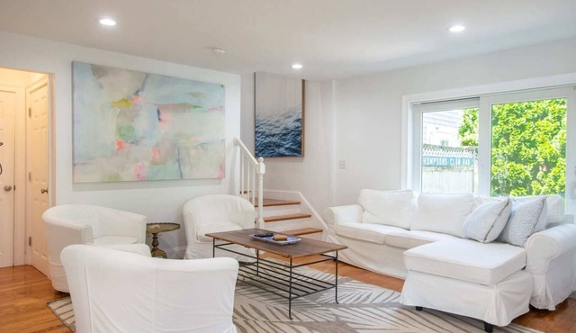 Walk 0.3 Mile to Bank Street Beach!