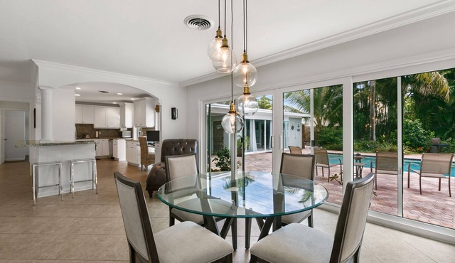 WALK 2 BEACH, HEATED POOL, PUTTING GREEN, 4be 2 ba, Tropical oasis