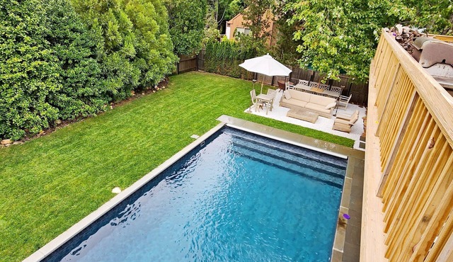 Walk 2 Beach; Pool, Hot Tub, Fire Pit in Hither Hills; Private Setting, Sleep 10