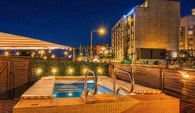 Walk 2 Broadway 15 beds! Private Hot Tub & Pool
