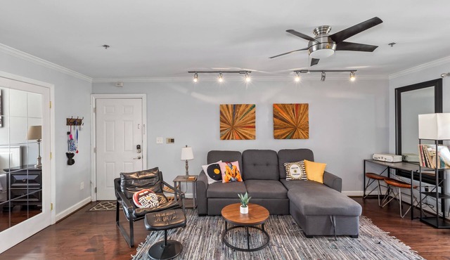 Walk 2 Broadway! Free Parking! Patio #634