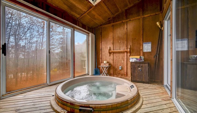 Walk 2 SKI/Fully Stocked Kitchen/Hot Tub/Family