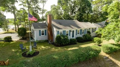 Walk 3 Mins to Private Assoc Beach